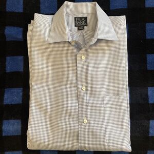 Jos A Bank Men’s Dress Shirt Sz 15 1/2 - 33 Long Sleeve